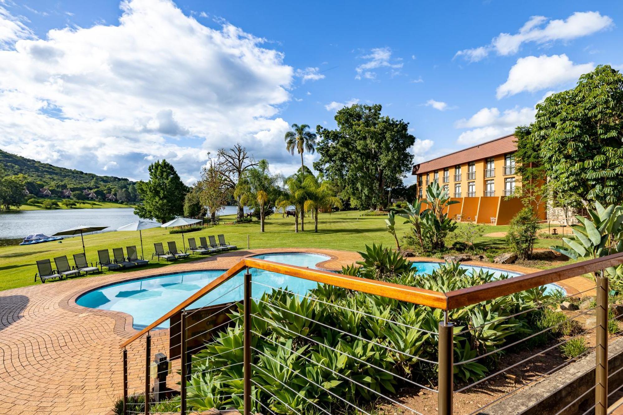 African Sky Hotels - Pine Lake Inn White River Eksteriør billede