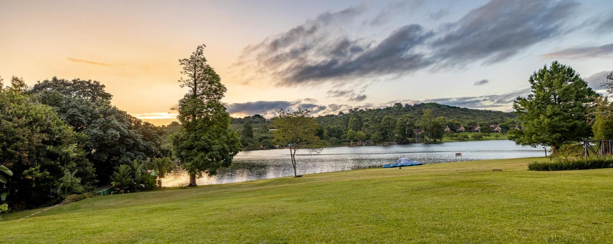 African Sky Hotels - Pine Lake Inn White River Eksteriør billede